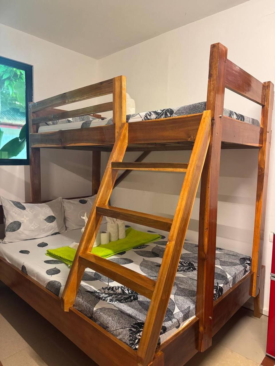 Aquaholik Traveler'S Lodge Ель-Нідо Екстер'єр фото